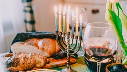 AYX体育-勒沃库森新援首次进球，勒沃库森新帅